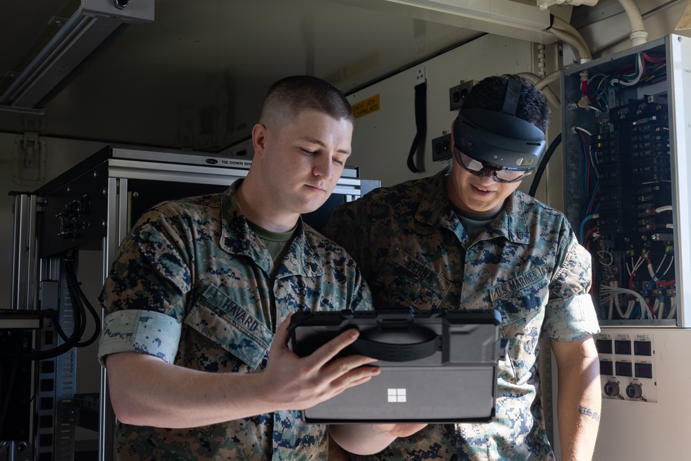 U.S. Marines with MWCS-28 train using augmented reality and virtual reality technology