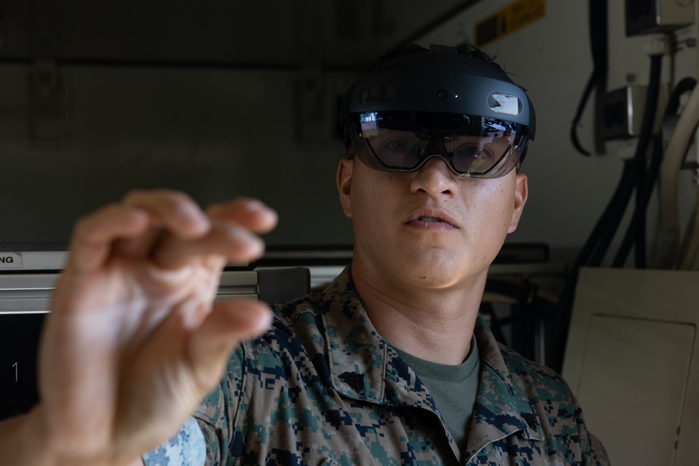 U.S. Marines with MWCS-28 train using augmented reality and virtual reality technology