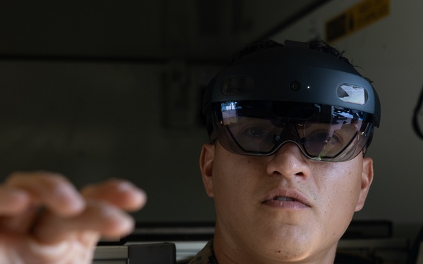 U.S. Marines with MWCS-28 train using augmented reality and virtual reality technology