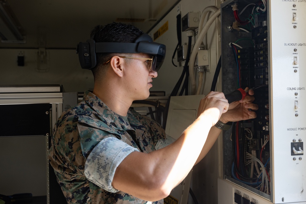 U.S. Marines with MWCS-28 train using augmented reality and virtual reality technology