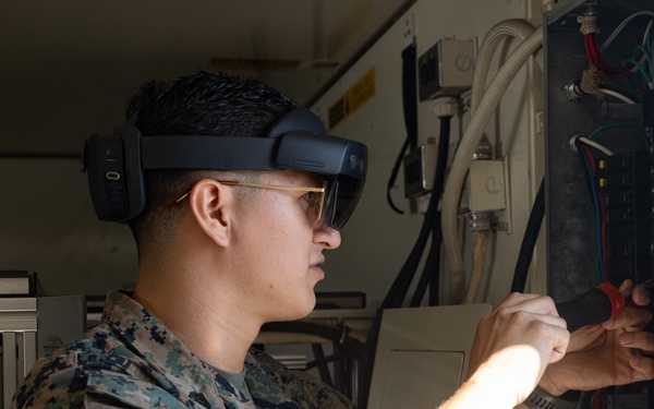 U.S. Marines with MWCS-28 train using augmented reality and virtual reality technology