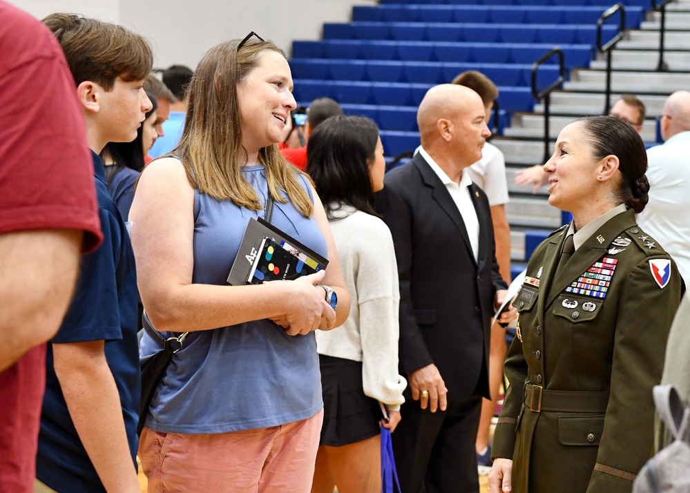 AMCOM commander talks military service, leadership to high school students