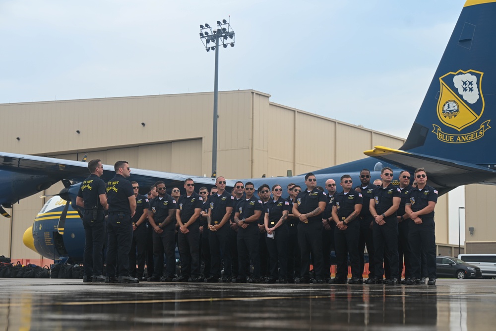 DVIDS Images U.S. Navy Blue Angels arrive at McConnell for