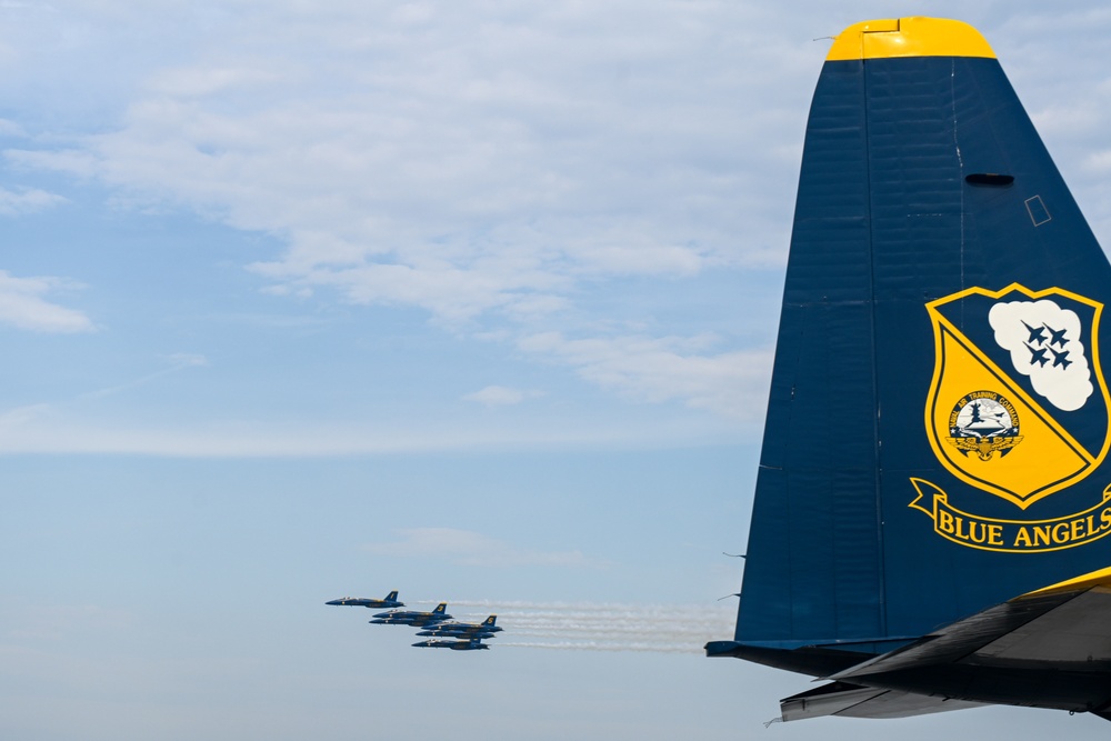 DVIDS Images U.S. Navy Blue Angels arrive at McConnell for