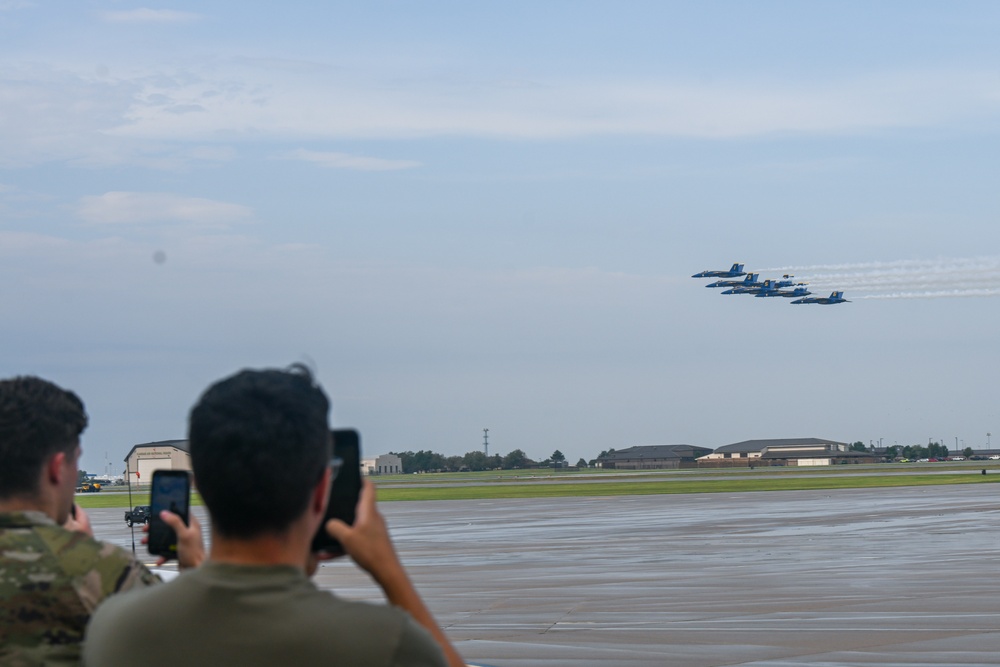 DVIDS Images U.S. Navy Blue Angels arrive at McConnell for