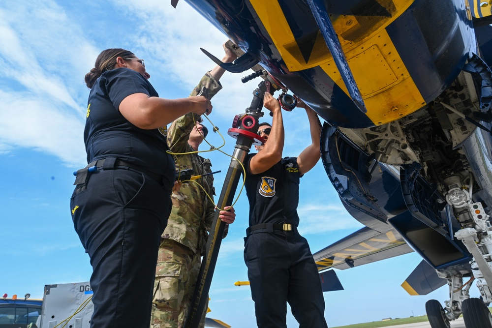 DVIDS Images U.S. Navy Blue Angels arrive at McConnell for