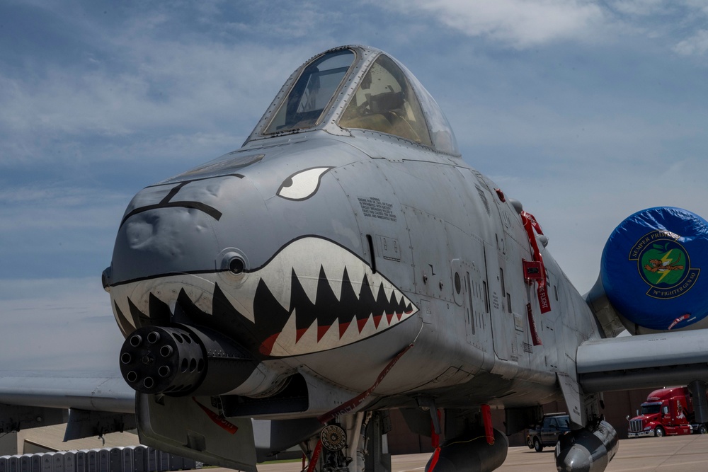 A-10 Warthogs arrive for Frontiers in Flight Air Show 2024