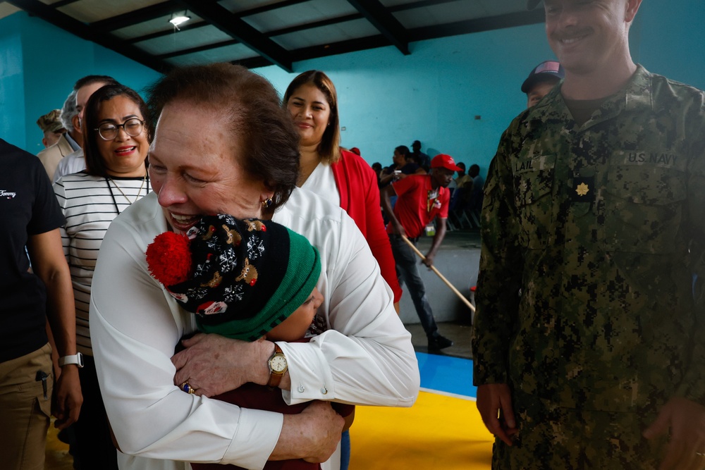 U.S. Ambassador to Panama visits Continuing Promise 2024 Medical Sites