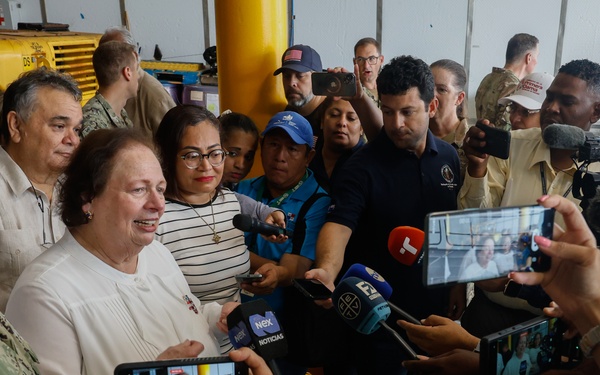 U.S. Fleet Forces Band “Uncharted Waters” performs at Colón 2000 Duty Free Mall