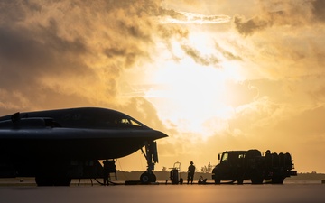 Engines hot: 110th EBS Airmen complete hot pits on B-2 Spirit during BTF