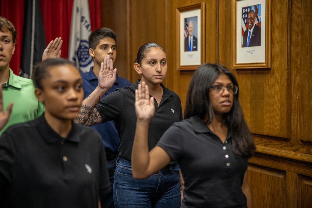 Army Sergeant Enlists into the Marine Corps