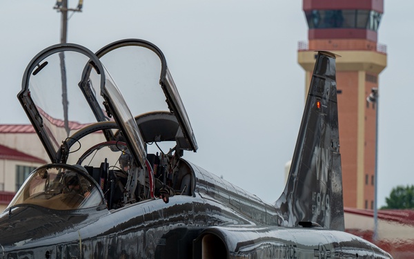 T-38C Talon on flightline