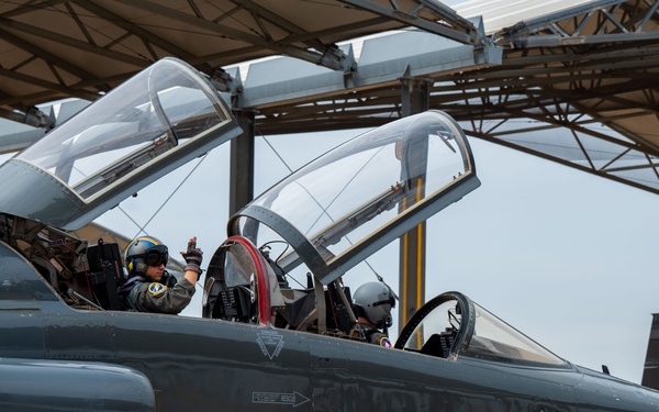 T-38C Talon on flightline