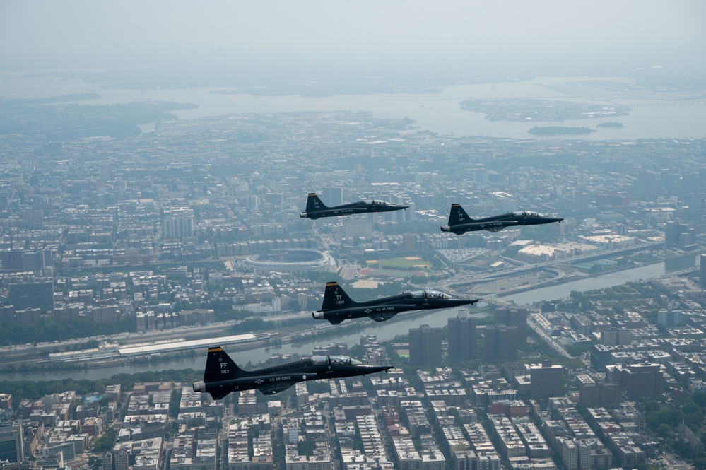 1st Fighter Wing Screams through New York City