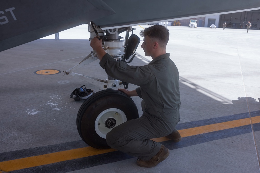 Marine Operational Test and Evaluation Squadron conduct joint aircraft maintenance training with British Royal Air Force Squadron