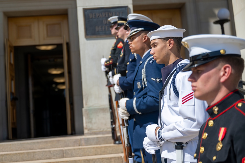 SD hosts Indian Minister of Defense Rajnath Singh