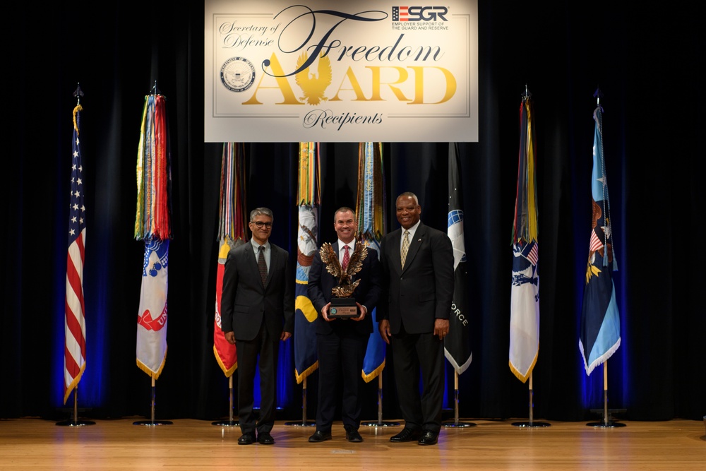 Pennsylvania’s Fulton Bank receives 2024 Department of Defense Freedom Award