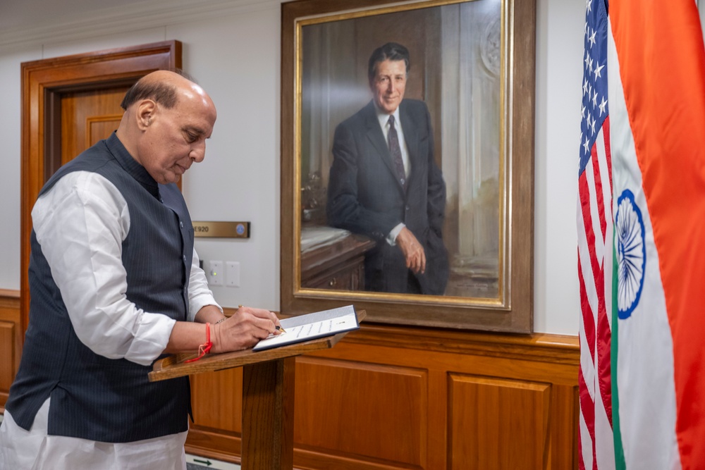SD hosts Indian Minister of Defense Rajnath Singh