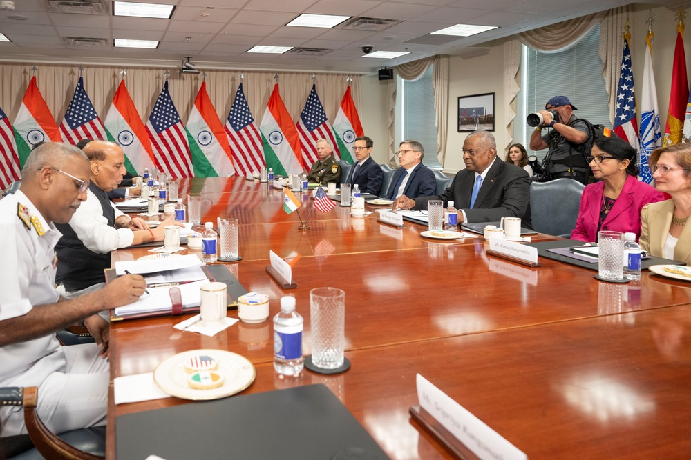 SD hosts Indian Minister of Defense Rajnath Singh