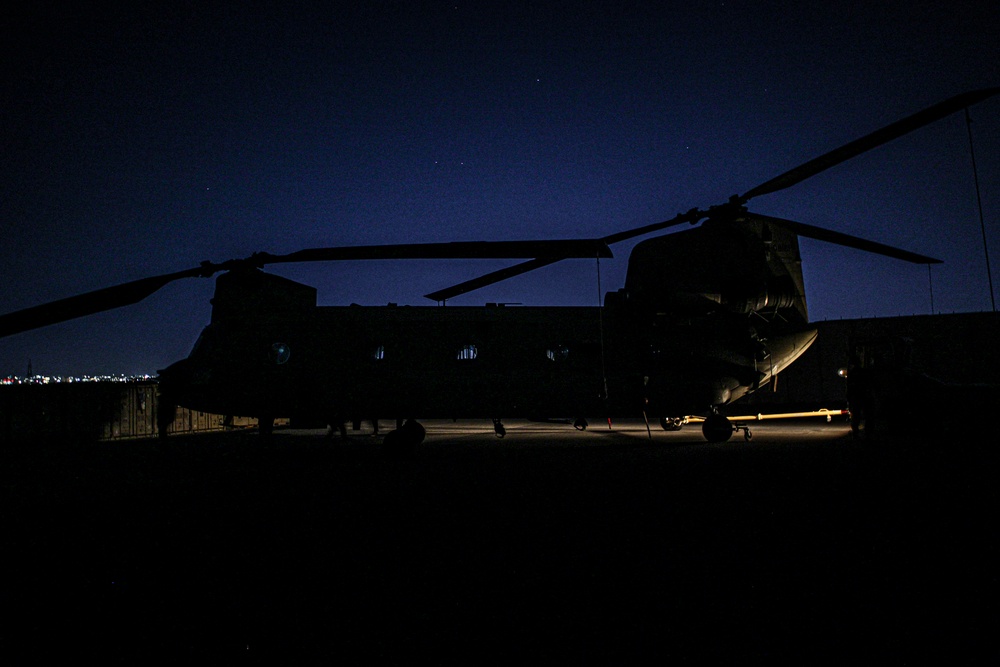 82CAB conducts nighttime CH-47 Maintenance