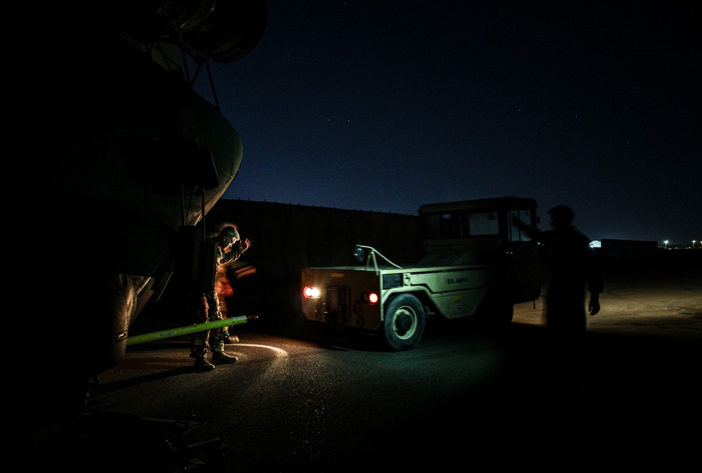 82CAB conducts nighttime CH-47 Maintenance