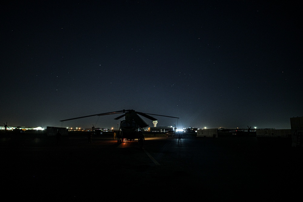 82CAB conducts nighttime CH-47 Maintenance