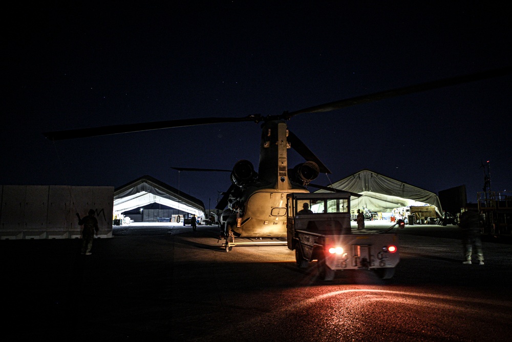 82CAB conducts nighttime CH-47 Maintenance