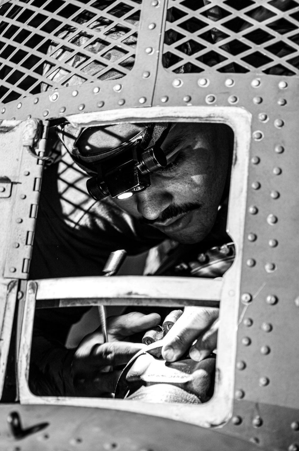 82CAB conducts nighttime CH-47 Maintenance