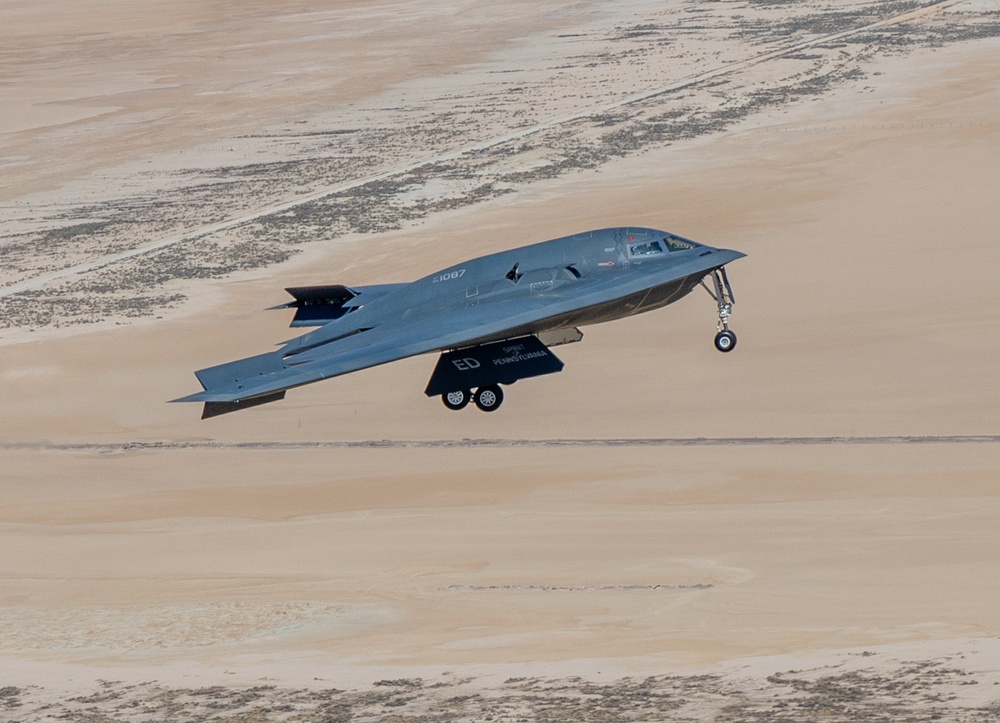 B-2 Returns to Edwards on 35th Anniversary of First Flight