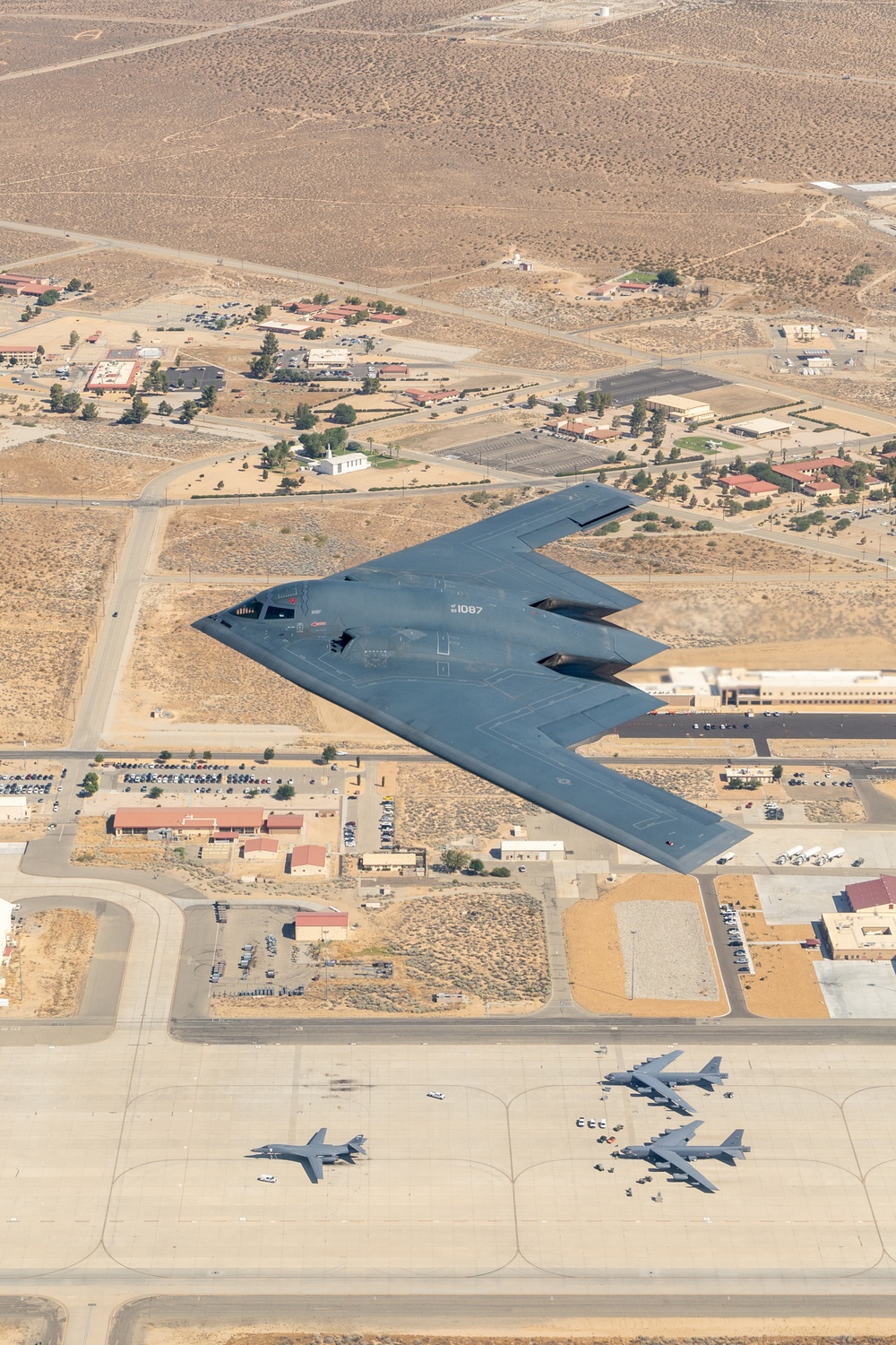 B-2 Returns to Edwards on 35th Anniversary of First Flight