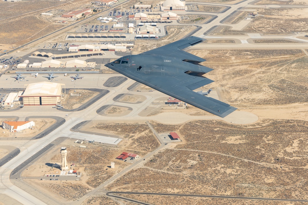 B-2 Returns to Edwards on 35th Anniversary of First Flight