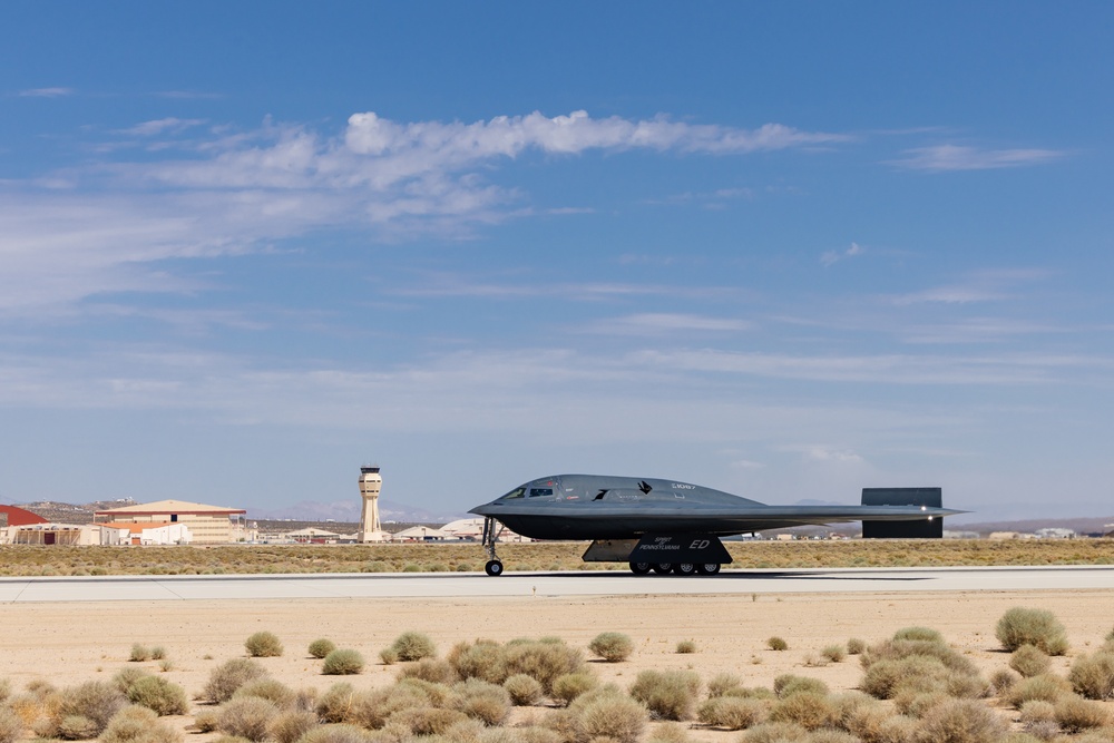 B-2 Returns to Edwards on 35th Anniversary of First Flight