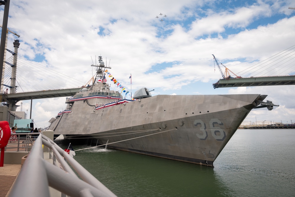 USS Kingsville Commissions in Corpus Christi