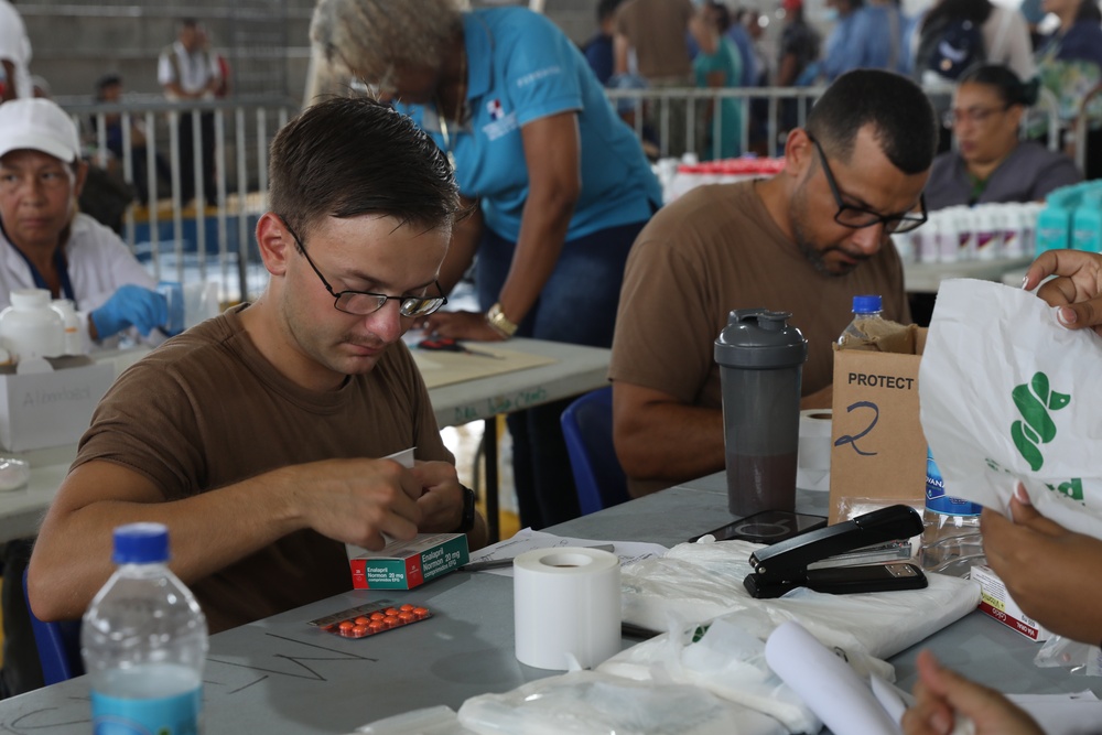 Sailors See Patients in Panama