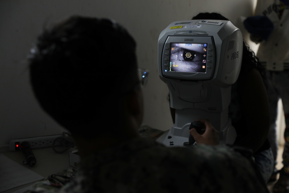 Sailors See Patients in Panama