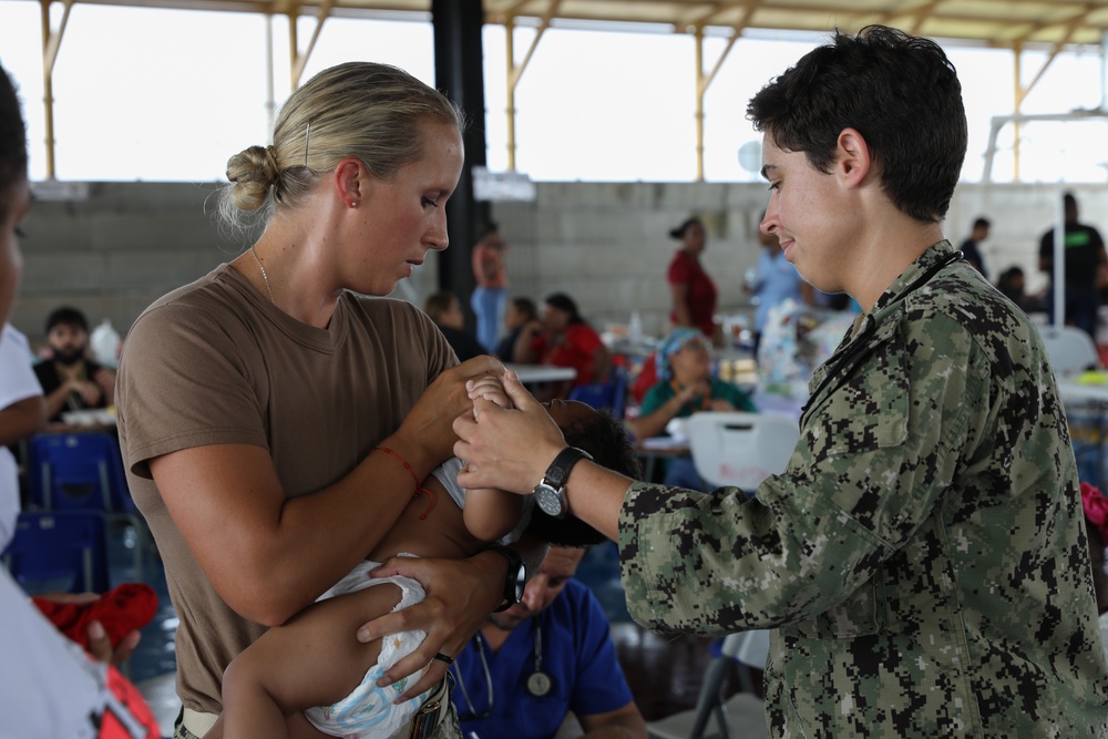 Sailors See Patients in Panama