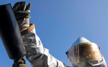 Sailors Participate in Crash and Salvage Drill