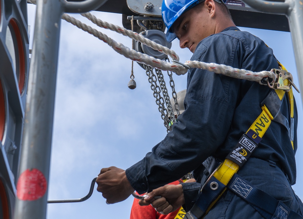 USS George Washington Sailors download rolling airframe missiles