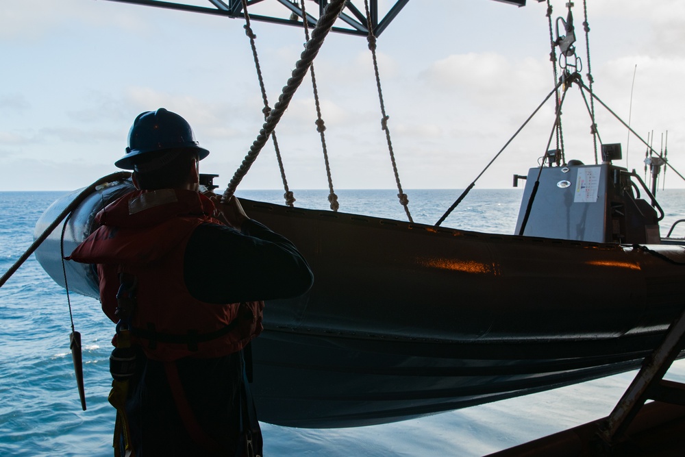 George Washington Conducts Small Boat Operations