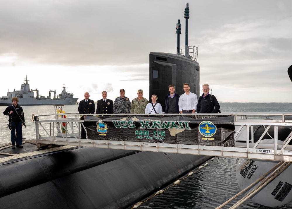 USS Hawaii Hosts Media Tours