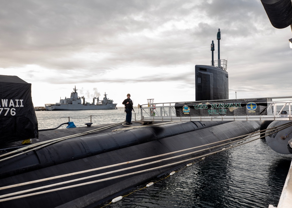USS Hawaii Hosts Media Tours