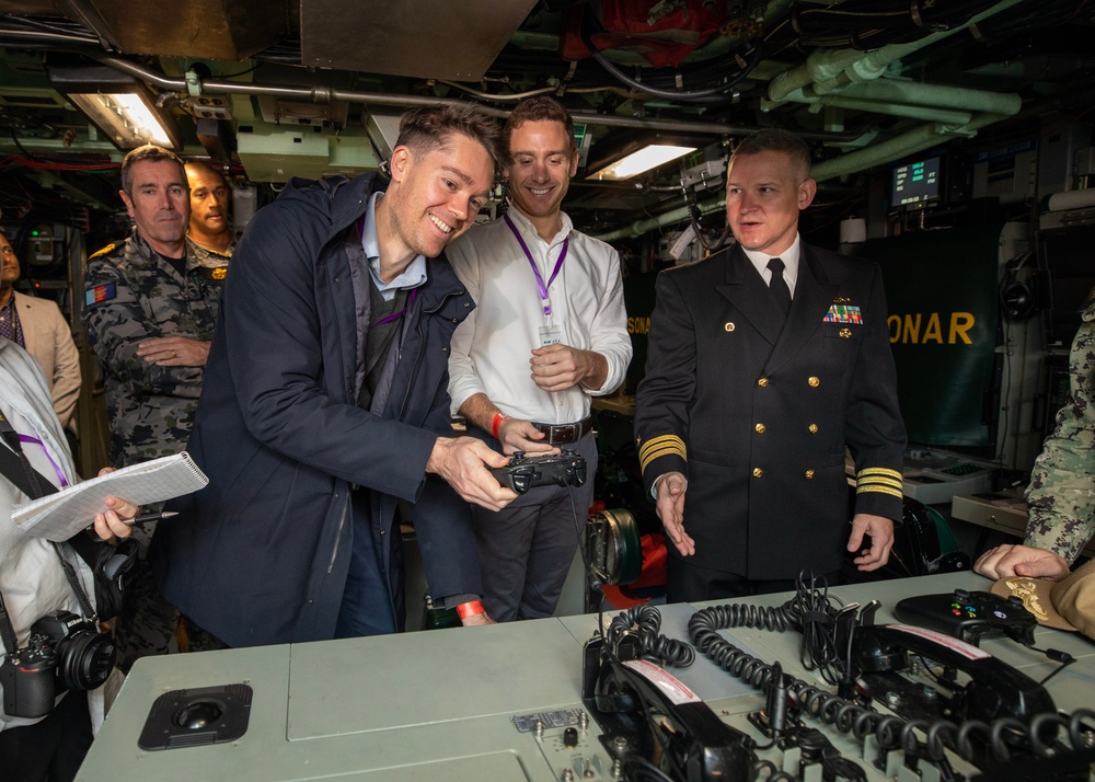 USS Hawaii Hosts Media Tours