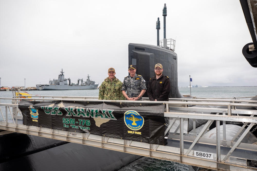 USS Hawaii Hosts Media Tours