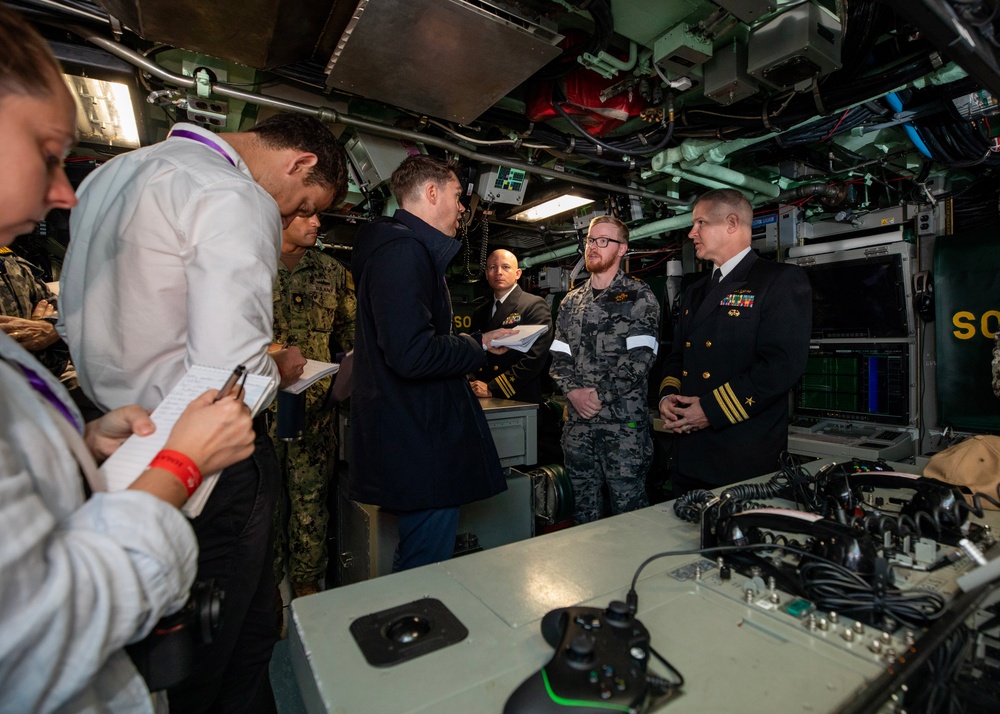 USS Hawaii Hosts Media Tours