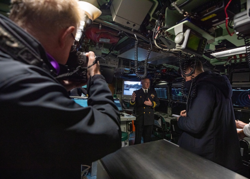 USS Hawaii Hosts Media Tours