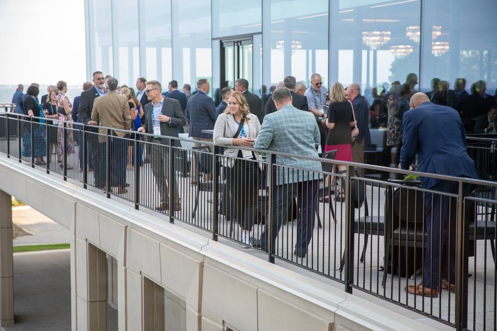 TAG Reception Attendees Dine and Converse at the Grosse Pointe War Memorial