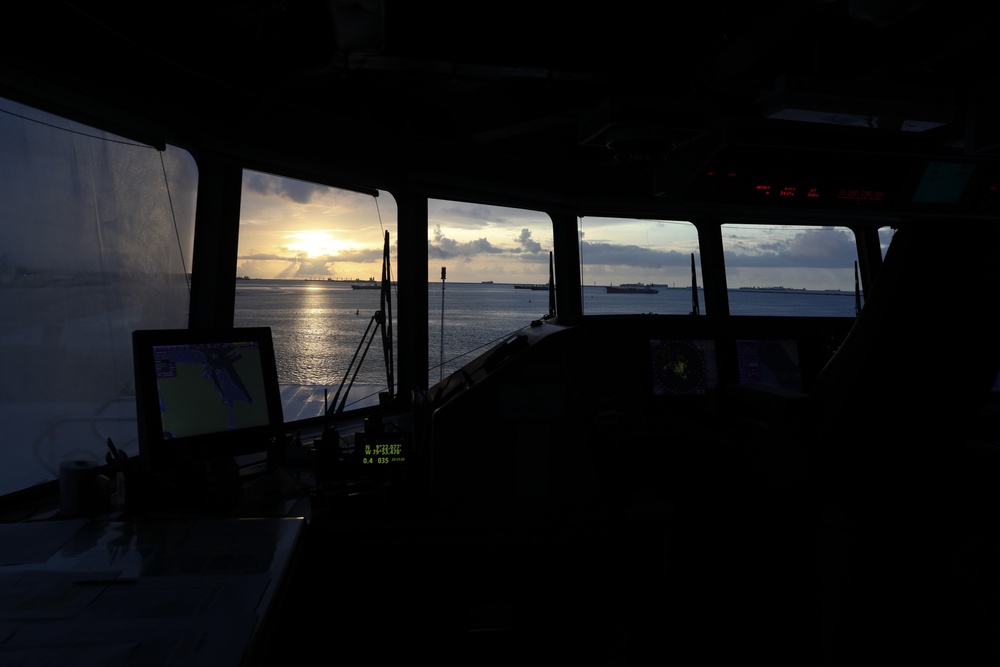 USNS Burlington Departs from Panama