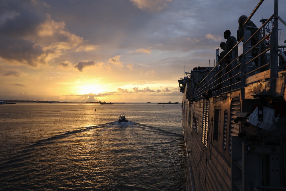 USNS Burlington Departs from Panama