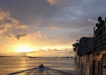 USNS Burlington Departs from Panama