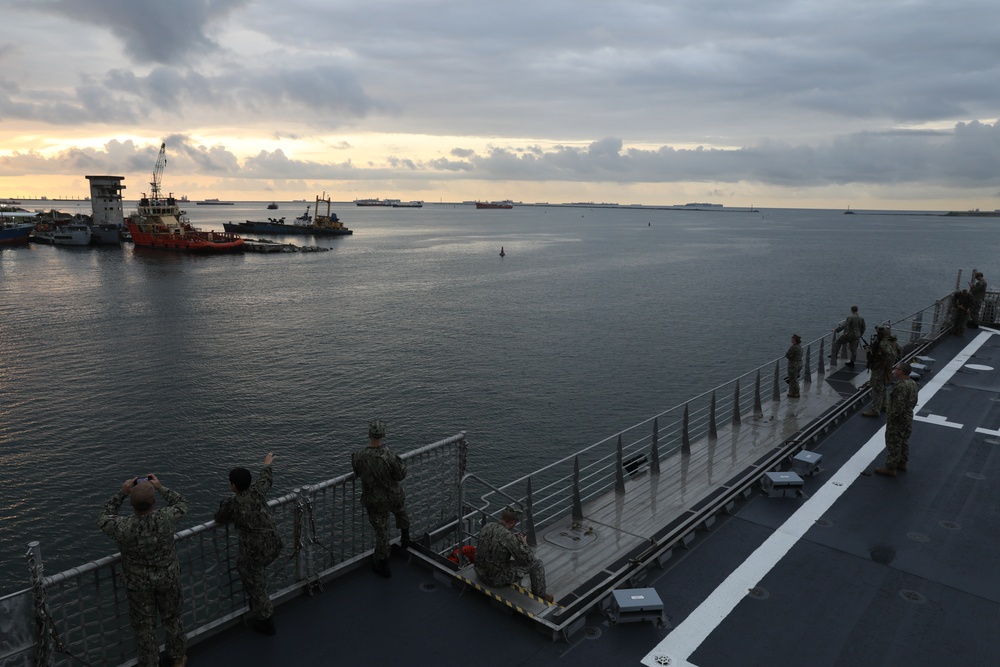 USNS Burlington Departs from Panama